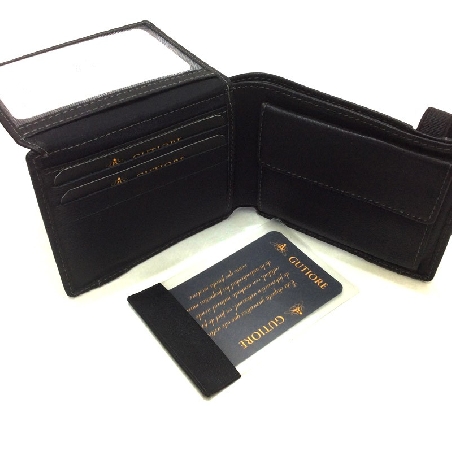 Americana de Piel con Monedero con Goma en color Negro