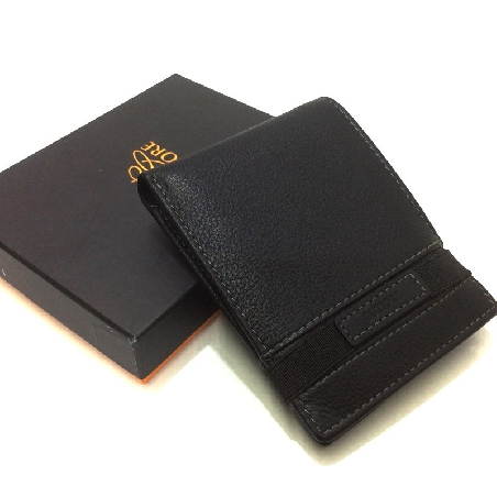 Americana de Piel con Monedero con Goma en color Negro