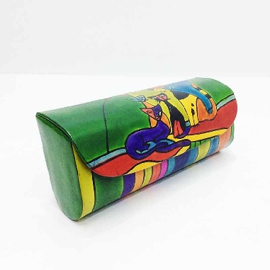 Funda para las gafas en piel decorada con gatos Verde