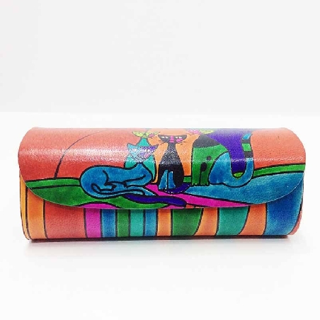 Funda para las gafas en piel decorada con gatos Roja