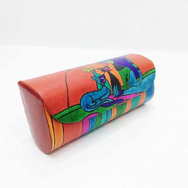 Funda para las gafas en piel decorada con gatos Roja
