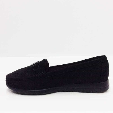 Mocasin Negro para Mujer con cuña baja acabado picado