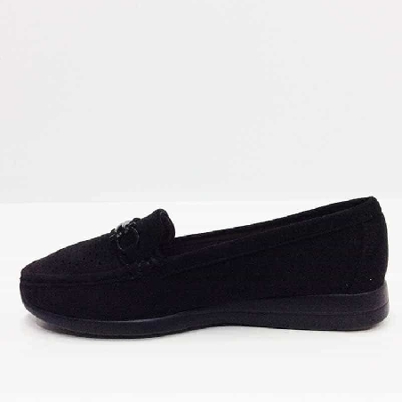 Mocasin Negro para Mujer con cuña baja acabado picado
