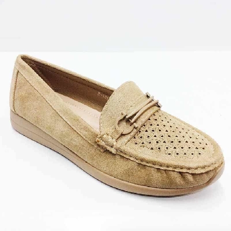 Mocasin Caqui para Mujer con cuña baja acabado picado